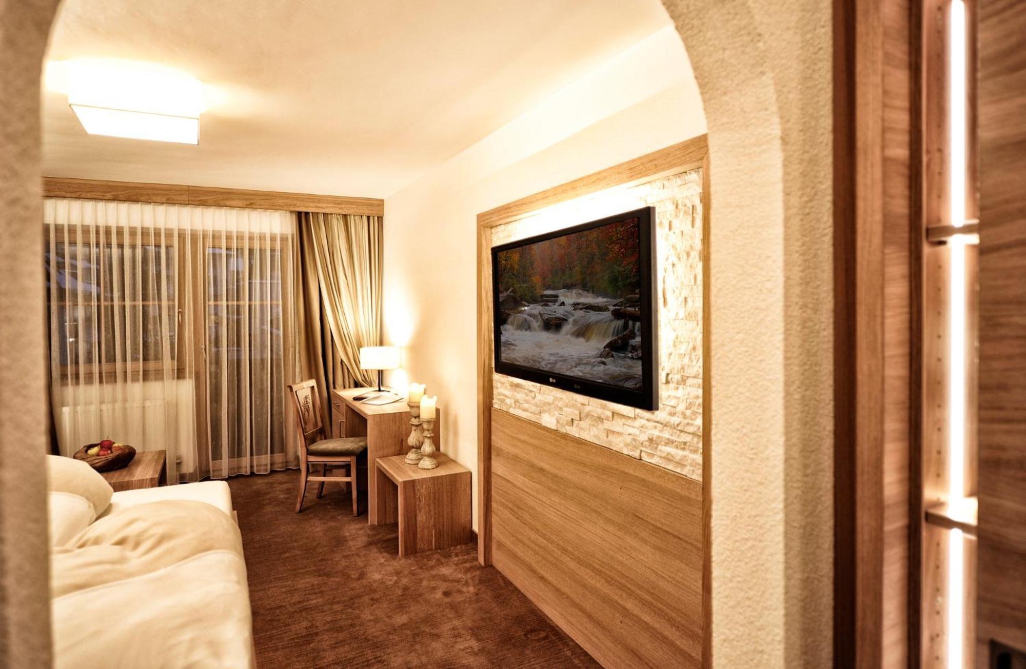 Salnerhof Superior Lifestyle Resort ايشجل الغرفة الصورة