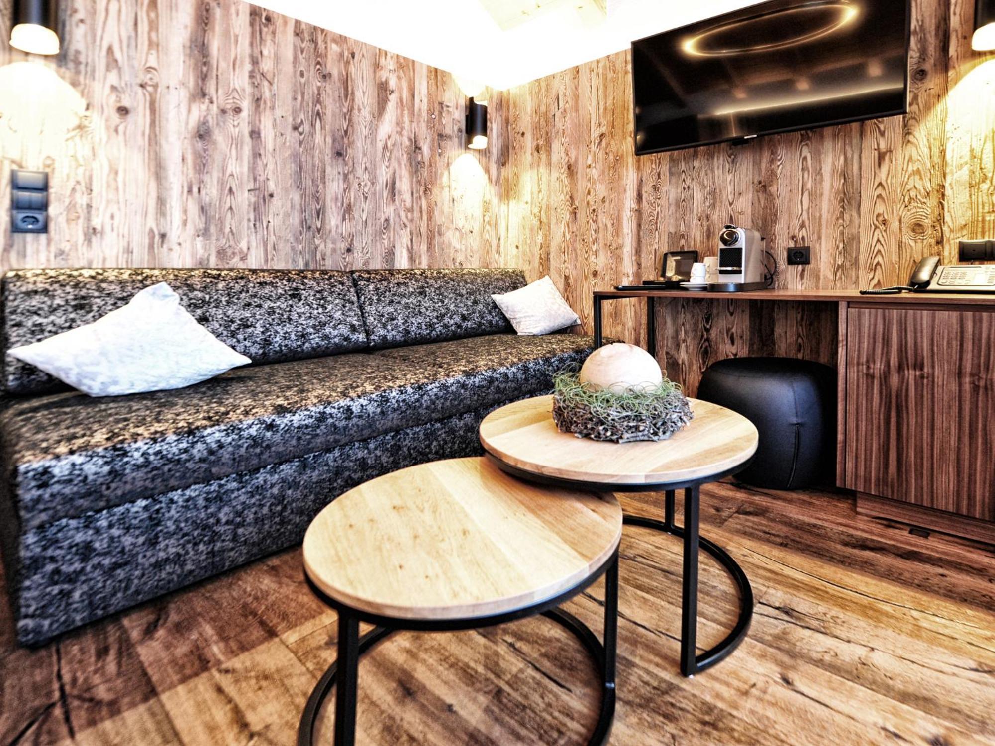 Salnerhof Superior Lifestyle Resort ايشجل الغرفة الصورة