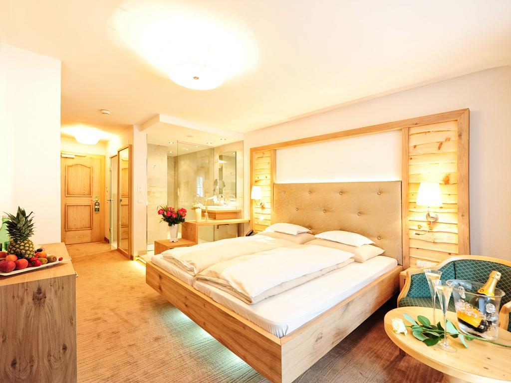 Salnerhof Superior Lifestyle Resort ايشجل الغرفة الصورة